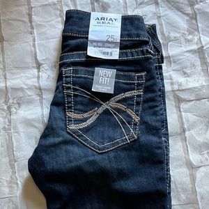Arait size 25R  mid rise straight New